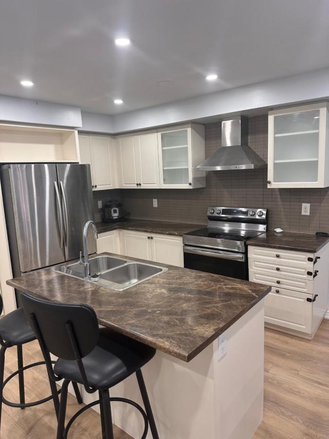 Cmoney Beautiful Home 2 布兰普顿 外观 照片