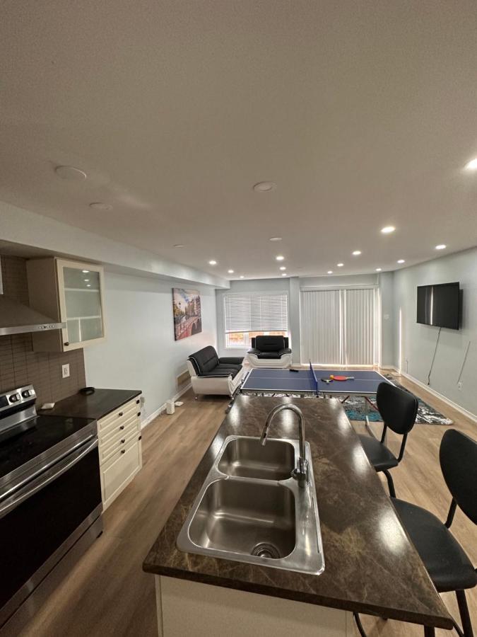 Cmoney Beautiful Home 2 布兰普顿 外观 照片